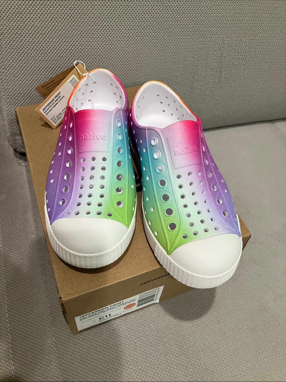 NEW IN BOX NATIVE Kids Rainbow Gradient Slip-On Shoes - Multi SIZE C11 - Picture 3 of 12